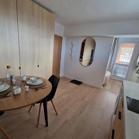 One-bedroom Charm With Castle View *